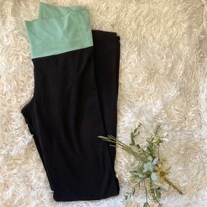 Victoria’s Secret Yoga Mid-Rise Foldover Flare Leggings- Size Small